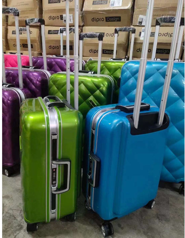 Smart Carry On Luggage Laptop Top Stand Torby podróżne Ubrania z wózkiem Torba szkolna