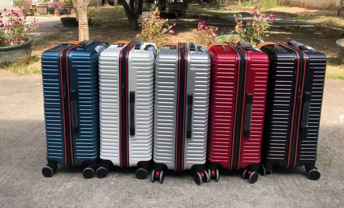 Aluminiowa ramka Twarda Strona Rolowana Zipper Flight Case OEM ODM Niestandardowa etykieta anty-szramki bagaż podróży walizka z 4 Whee