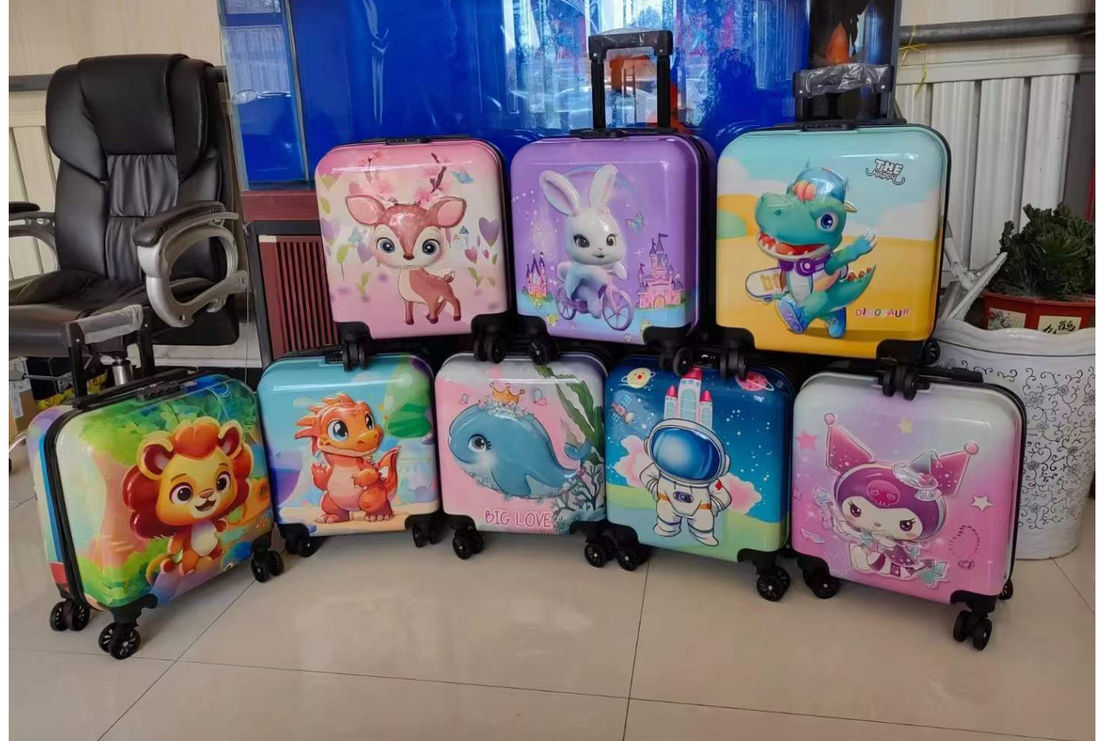 Sprzedaż hurtowa Hot Sale Custom Design Cartoon Detachable Children Trolley School Baggage Bag For Kids With Wheels